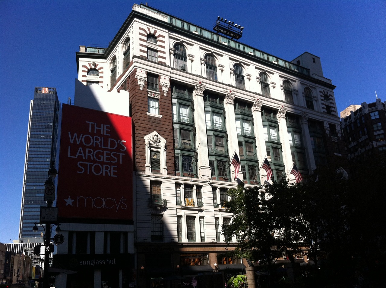 US Muslims pick Macy's over rivals.